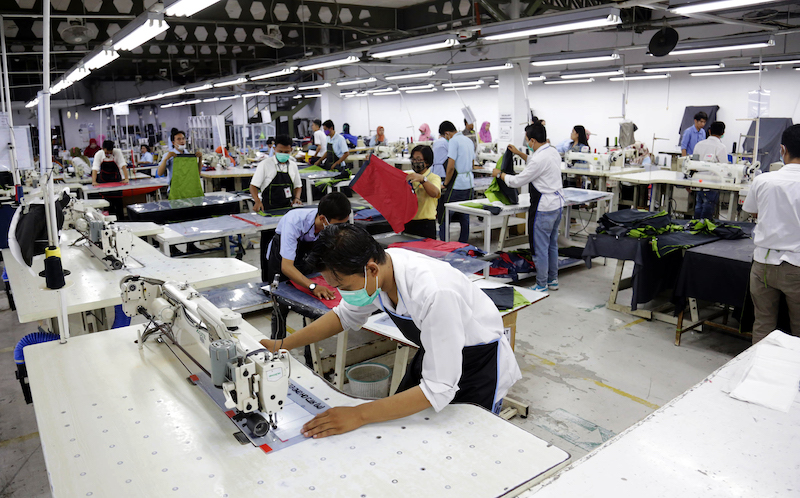Sistem Gaji dan Persebaran Pabrik Tekstil di Indonesia