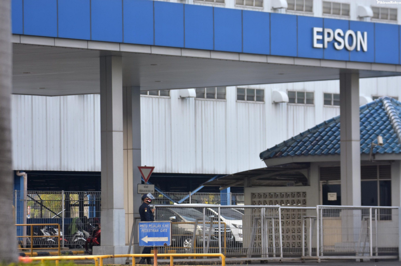 gaji karyawan pt epson indonesia