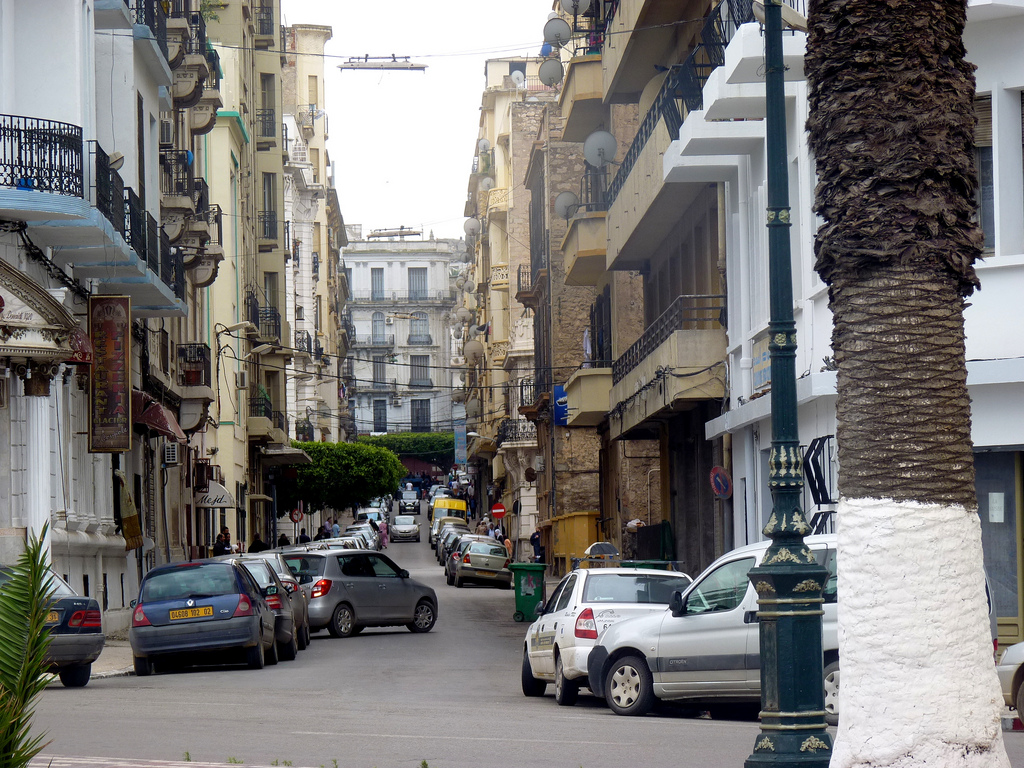 Perbandingan Gaji TKI di Aljazair Berdasarkan Kota